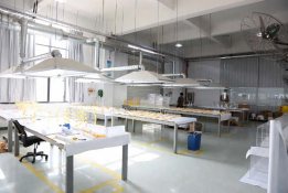 アクリル加工場